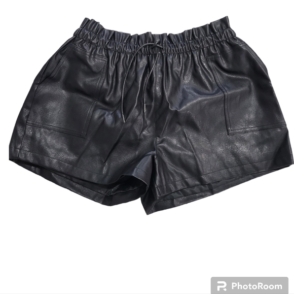 Women's High Waisted Wide Leg Black Faux Leather Shorts Size 2XL - Picture 2 of 9